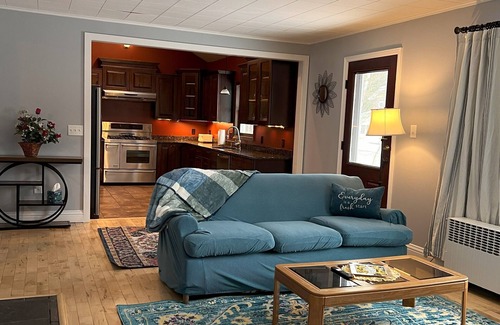 Colchester Casa | Beautiful 3 BR Cedar Ranch Home with Awesome Master and Cooks Kitchen