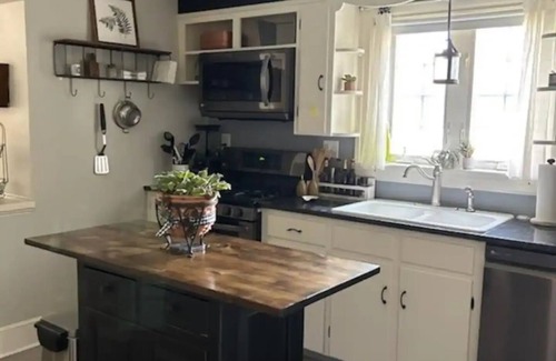 Frederick Casa | Beautiful 3 BR home within walking distance to historic downtown Frederick