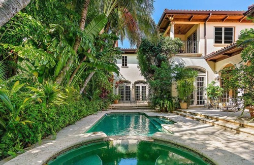 Palm Beach Casa | Beautiful 3 Br. Townhome (101130) by Houzlet