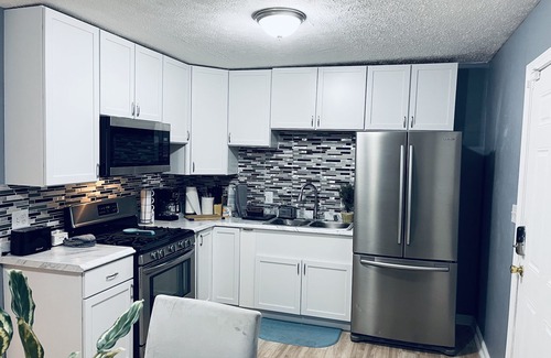 Cleveland Casa | Beautiful 3 BR Townhouse Near Downtown - Pet Friendly - Fenced Yard!