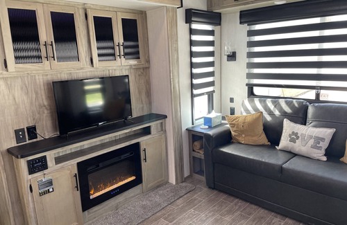 Thermopolis Casa | Beautiful 3 BR Travel Trailer near River