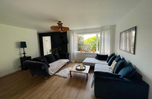 Brampton Casa | Beautiful 3 Double Bedroom Home-Cambridge Village Location