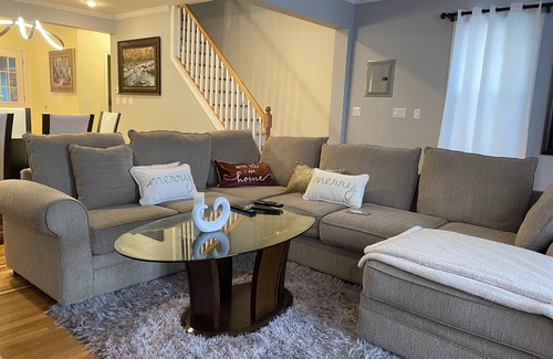 Williamsbridge Casa | Beautiful 3 level home free parking and self check in