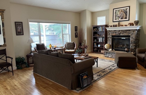 Eagle Casa | Beautiful 3B/3B home in quiet neighborhood close to Banbury Golf Course