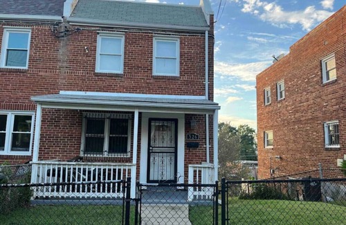 Washington Highlands Casa | Beautiful 3bd House w/ King Bed (3BDR + 1.5 BA)