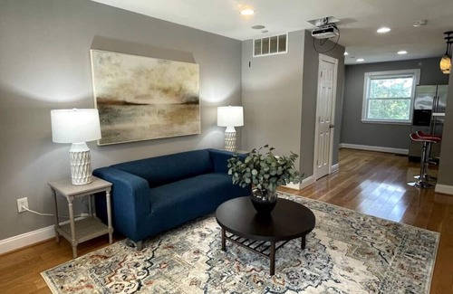 Washington Highlands Casa | Beautiful 3bd House w/ King Bed (3BDR + 1.5 BA)
