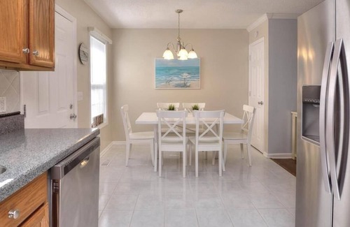 Tranquil Harbour Casa | Beautiful,3BR/2BA-2 Minute Drive to BEACH-Close to Stores&Restaurants-Sleeps 8