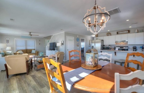 Caswell Beach Casa | Beautiful 3BR/2BA House, 2nd Row with ocean & icw views, Dog Friendly, Sleeps 10