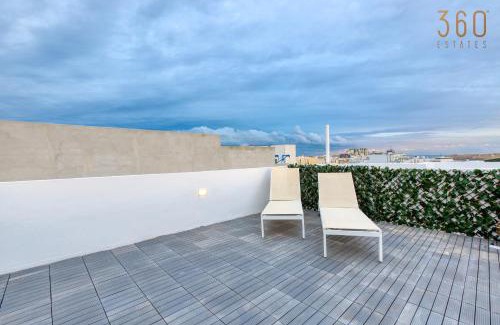Gzira Apartamento | Beautiful 3BR Triplex penthouse with Hot-Tub by 360 Estates