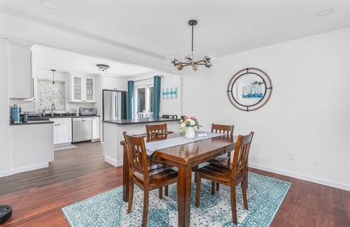 Newport East Casa | Beautiful 3BR updated home near Newport
