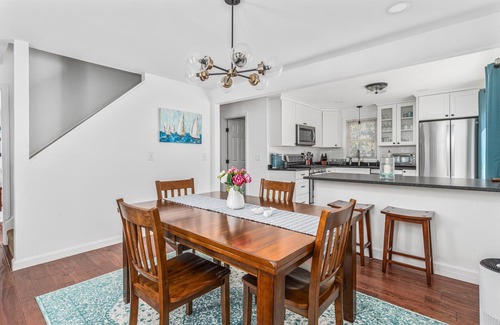 Newport East Casa | Beautiful 3BR updated home near Newport