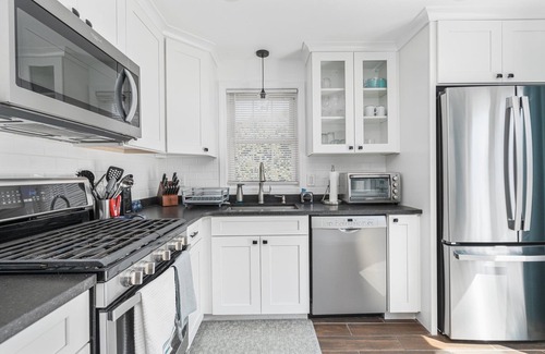 Newport East Casa | Beautiful 3BR updated home near Newport