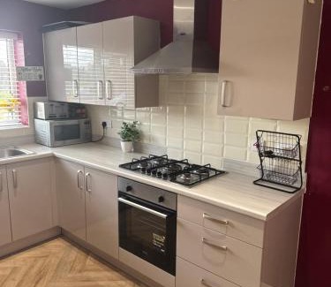 Rochdale Casa | Beautiful 3BRHome Serene Stay Perfect for Family