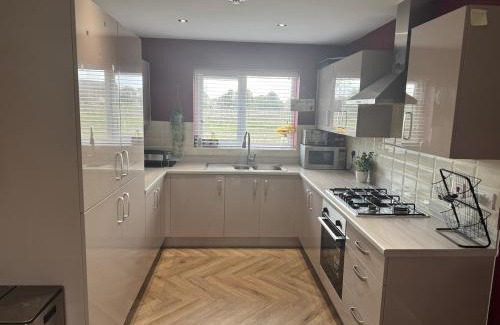 Rochdale Casa | Beautiful 3BRHome Serene Stay Perfect for Family