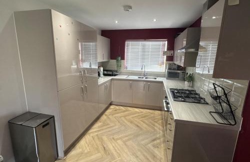 Rochdale Casa | Beautiful 3BRHome Serene Stay Perfect for Family