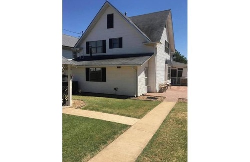 Cushing Casa | -Beautiful 4.5 BR / 4 Ba home with 2 car garage