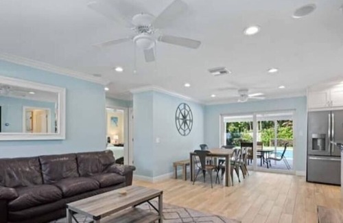 Jupiter Casa | Beautiful 4 bd/2 bath getaway with grill & crib.