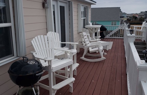 Surf City Cabaña | Beautiful 4 bed 3 bath beach cottage with wonderful ocean views