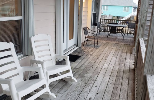 Surf City Cabaña | Beautiful 4 bed 3 bath beach cottage with wonderful ocean views