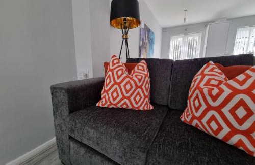 Manchester Casa | Beautiful 4 bed home, Sleeps 6, driveway parking, With sky & BT sports