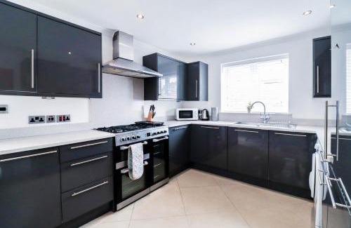 Woodley Apartamento | Beautiful 4 Bed House Free WIFI