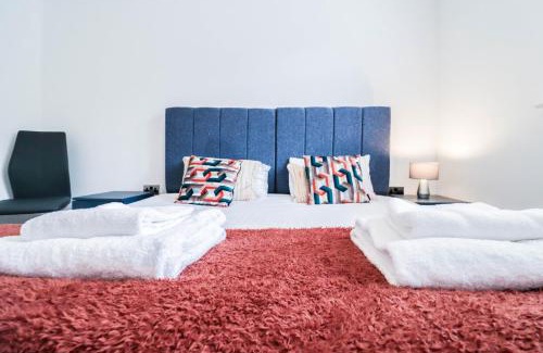 Woodley Apartamento | Beautiful 4 Bed House Free WIFI