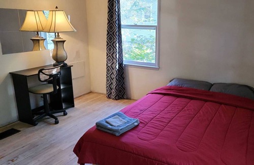 Bloomington Casa | Beautiful 4-bed House in Bloomington With Sauna