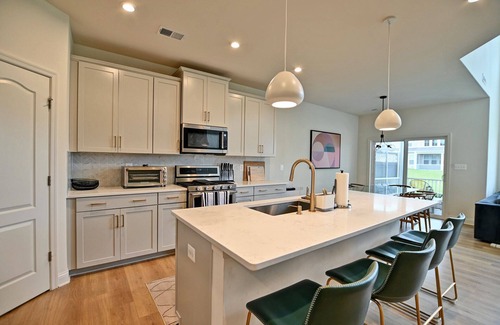 Millville Casa | Beautiful 4 bed townhouse in Bishop's Landing Community! Pool, Basketball and Pickleball Courts, Playground, Shuttle, Wifi, Fitness Center!