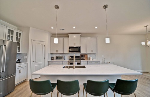 Millville Casa | Beautiful 4 bed townhouse in Bishop's Landing Community! Pool, Basketball and Pickleball Courts, Playground, Shuttle, Wifi, Fitness Center!
