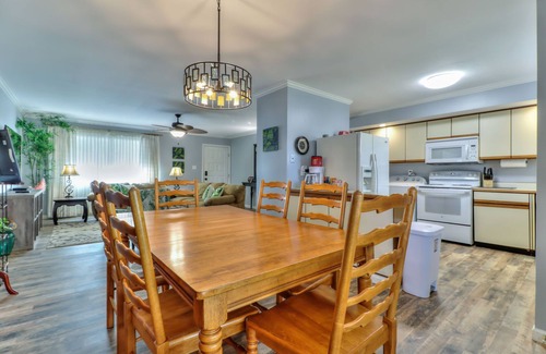 Champaign Casa | Beautiful 4 bedroom 2 full bathroom close to everything!