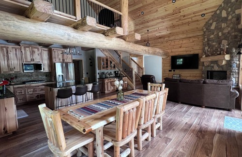 Tomahawk Cabina | Beautiful 4-bedroom cabin in Tomahawk, Wi