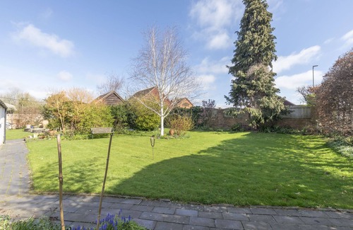 Twigworth Cabaña | Beautiful 4 Bedroom Cotswold Thatched Cottage