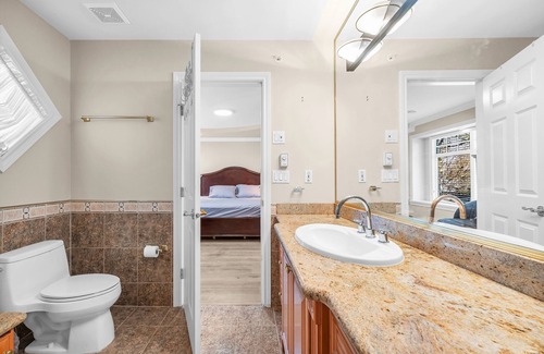 Marpole Casa | Beautiful 4 bedroom house with gourmet kitchen and A/C in Vancouver West Side.