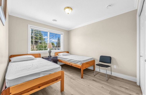 Marpole Casa | Beautiful 4 bedroom house with gourmet kitchen and A/C in Vancouver West Side.