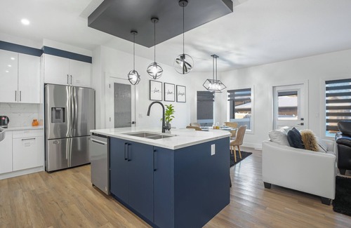 Northeast Edmonton Casa | Beautiful 4 bedroom home 5 minutes away from the movie theatre.