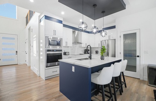 Northeast Edmonton Casa | Beautiful 4 bedroom home 5 minutes away from the movie theatre.