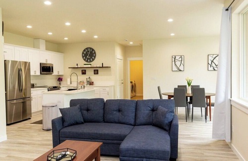 Longview Casa | Beautiful 4 bedroom house with King beds, Forest View