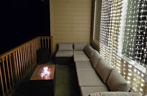 Longview Casa | Beautiful 4 bedroom house with King beds, Forest View