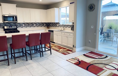 Ripon Casa | Beautiful 4 Bedroom Home with Gated Backyard Patio: Ripon