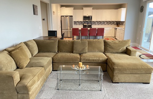 Ripon Casa | Beautiful 4 Bedroom Home with Gated Backyard Patio: Ripon
