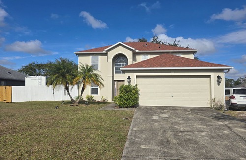 Deltona Lakes Casa | Beautiful 4-bedroom house ,AC and WiFi in Deltona, 35 min from Disney,Universal