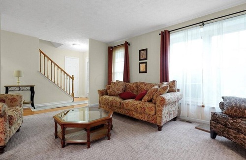 Gahanna Casa | Beautiful 4 Bedroom House near Columbus Airport