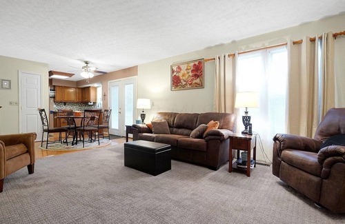 Gahanna Casa | Beautiful 4 Bedroom House near Columbus Airport