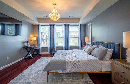 Barker Casa | Beautiful 4-bedroom House with Nice Backyard