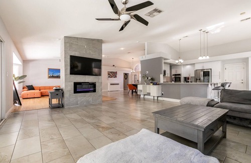 Las Vegas Casa | Beautiful 4 bedroom pool home in gated community