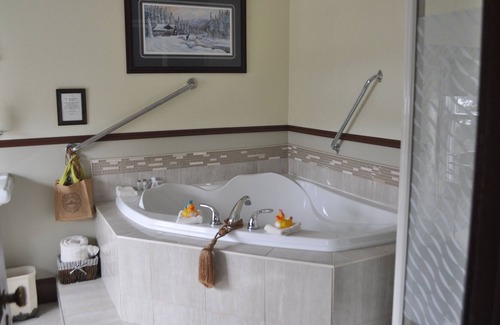 Carbonear Casa | Beautiful 4 bedroom spacious home each with private bathroom.