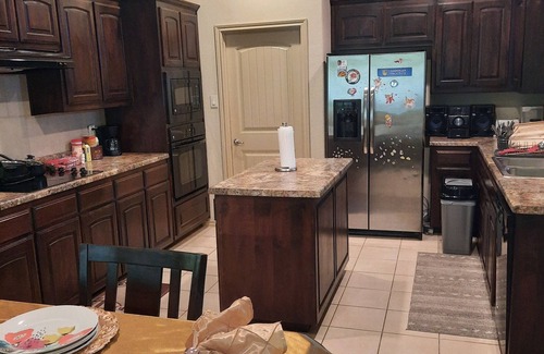 Mansfield Casa | Beautiful 4 bedroom spacious home for your dream vacation