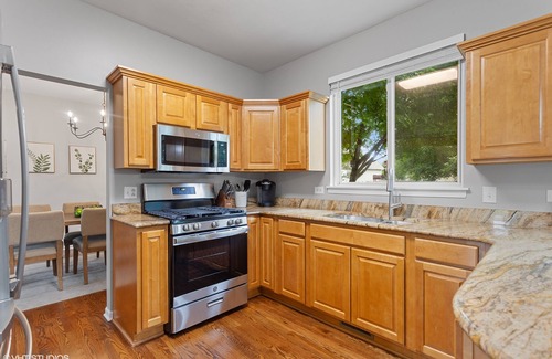 Fox Valley Casa | Beautiful 4 Bedroom House - Close to Everything - Naperville