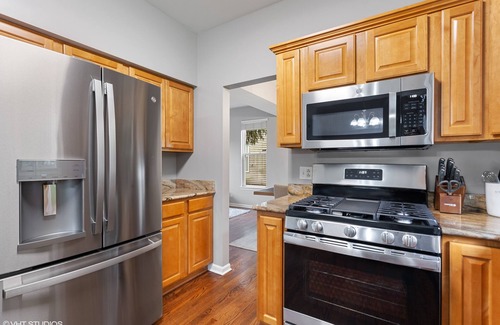 Fox Valley Casa | Beautiful 4 Bedroom House - Close to Everything - Naperville