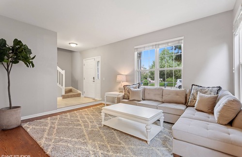 Fox Valley Casa | Beautiful 4 Bedroom House - Close to Everything - Naperville